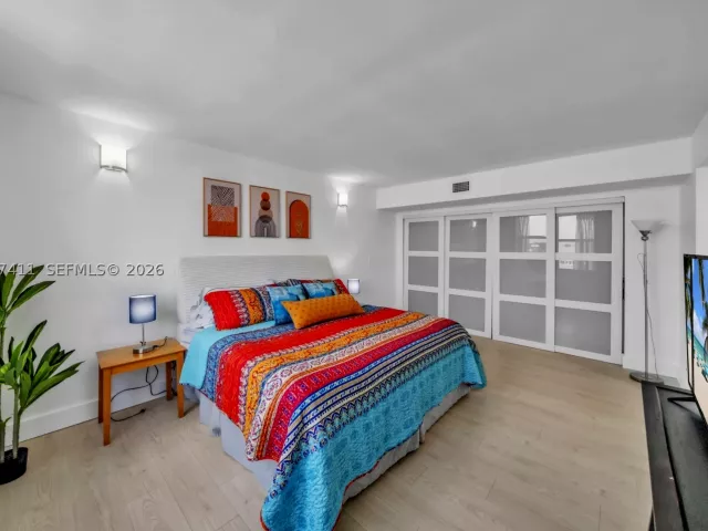 2-bedroom condo for sale in Hollywood - 2401 S Ocean Dr 507 - MondialRealty