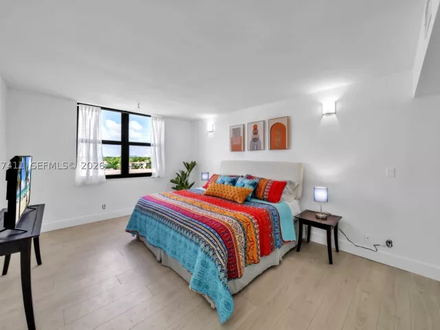 2-bedroom condo for sale in Hollywood - 2401 S Ocean Dr 507 - MondialRealty