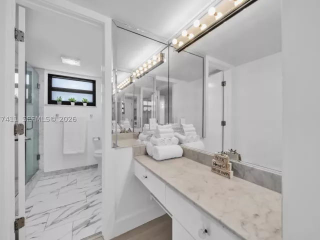 2-bedroom condo for sale in Hollywood - 2401 S Ocean Dr 507 - MondialRealty