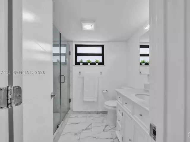 2-bedroom condo for sale in Hollywood - 2401 S Ocean Dr 507 - MondialRealty