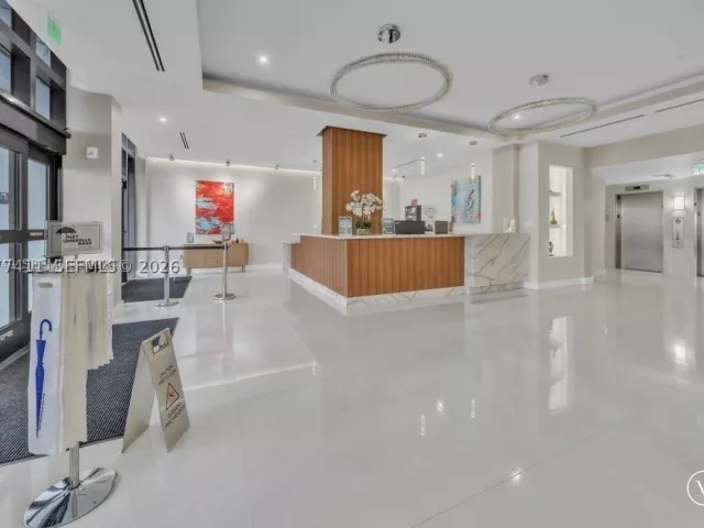 2-bedroom condo for sale in Hollywood - 2401 S Ocean Dr 507 - MondialRealty