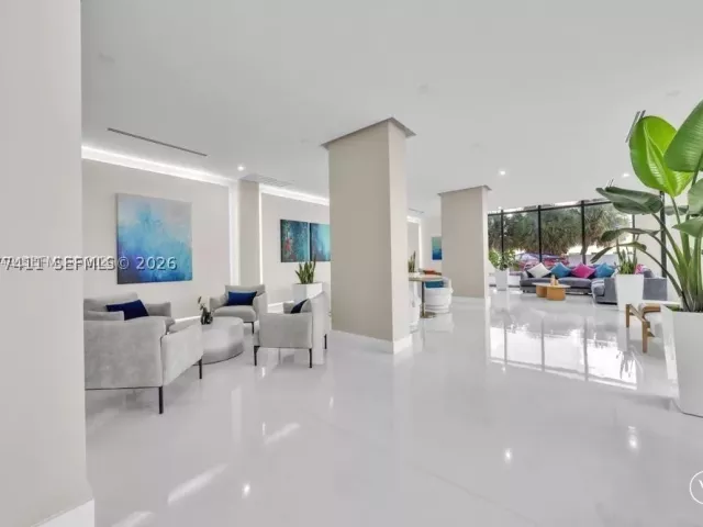 2-bedroom condo for sale in Hollywood - 2401 S Ocean Dr 507 - MondialRealty
