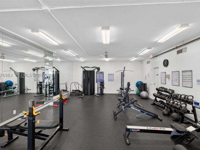 2-bedroom condo for sale in Miami Beach - 2655 Collins Ave 00 - MondialRealty