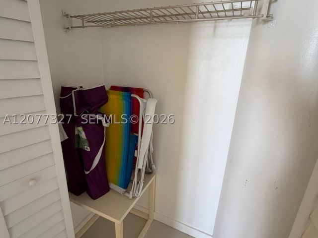 2-bedroom condo for rent in Hollywood - 3725 S Ocean Dr 1517 - MondialRealty
