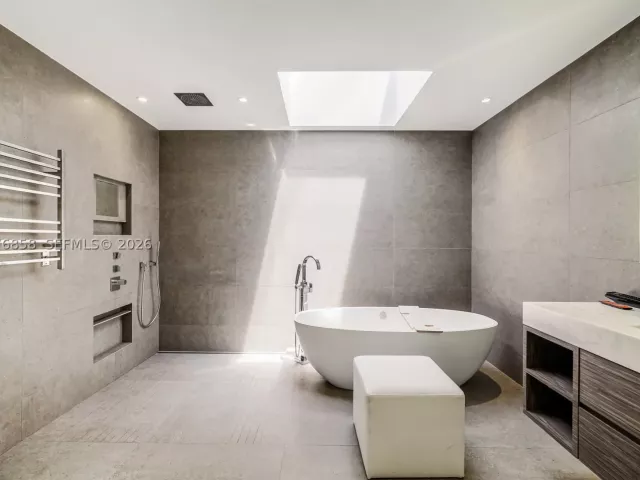 5-bedroom home for rent in Miami - 4775 SW 85th St - MondialRealty