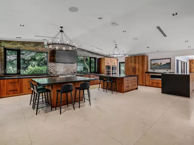 5-bedroom home for rent in Miami - 4775 SW 85th St - MondialRealty