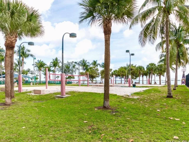 2-bedroom condo for rent in Miami - 1717 N Bayshore Dr A-2434 - MondialRealty