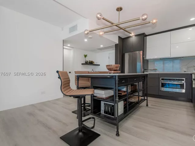 1-bedroom condo for rent in Miami Beach - 2301 Collins Ave 1134 - MondialRealty