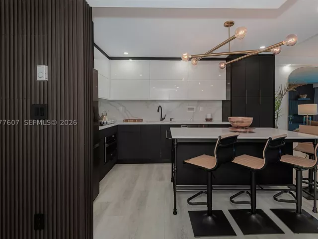 1-bedroom condo for rent in Miami Beach - 2301 Collins Ave 1134 - MondialRealty