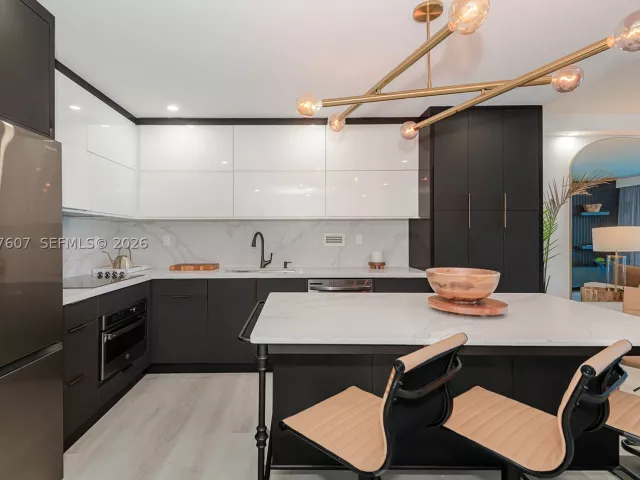 1-bedroom condo for rent in Miami Beach - 2301 Collins Ave 1134 - MondialRealty