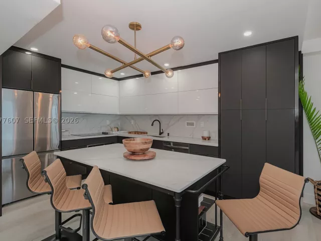 1-bedroom condo for rent in Miami Beach - 2301 Collins Ave 1134 - MondialRealty