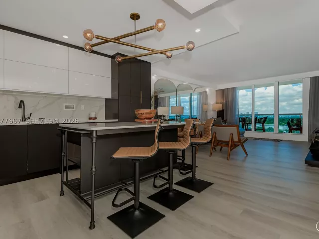 1-bedroom condo for rent in Miami Beach - 2301 Collins Ave 1134 - MondialRealty