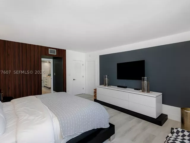 1-bedroom condo for rent in Miami Beach - 2301 Collins Ave 1134 - MondialRealty