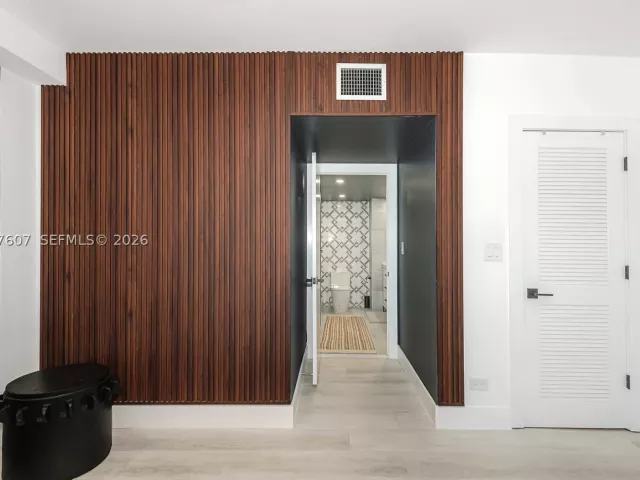 1-bedroom condo for rent in Miami Beach - 2301 Collins Ave 1134 - MondialRealty