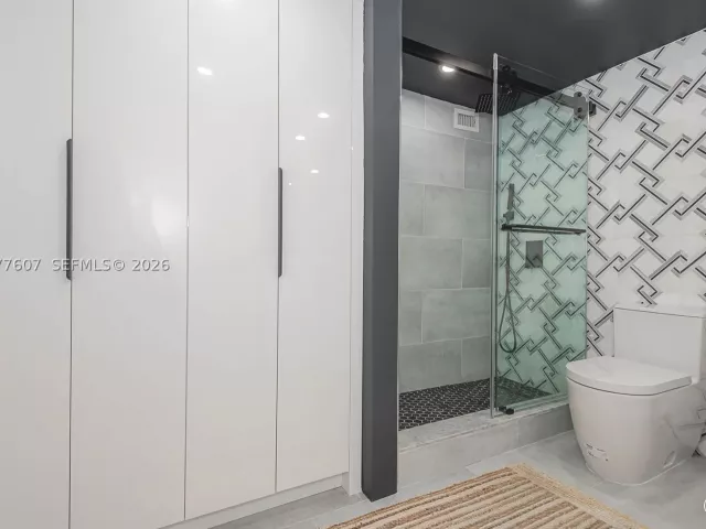 1-bedroom condo for rent in Miami Beach - 2301 Collins Ave 1134 - MondialRealty
