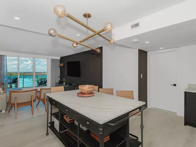 1-bedroom condo for rent in Miami Beach - 2301 Collins Ave 1134 - MondialRealty