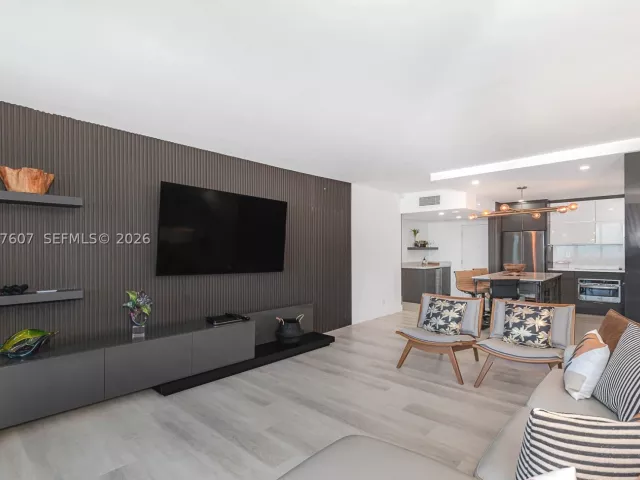1-bedroom condo for rent in Miami Beach - 2301 Collins Ave 1134 - MondialRealty
