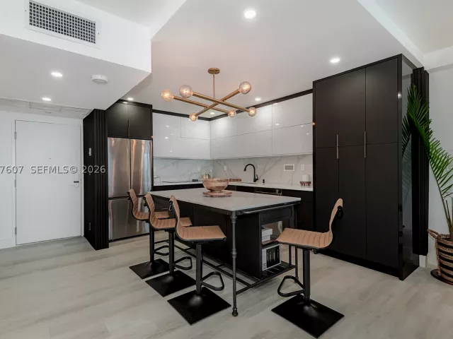 1-bedroom condo for rent in Miami Beach - 2301 Collins Ave 1134 - MondialRealty