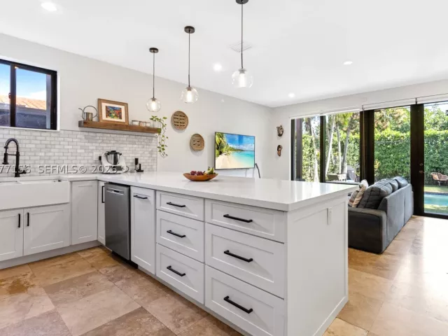 3-bedroom home for sale in Miami - 1211 SW 14th Ave 1211 - MondialRealty