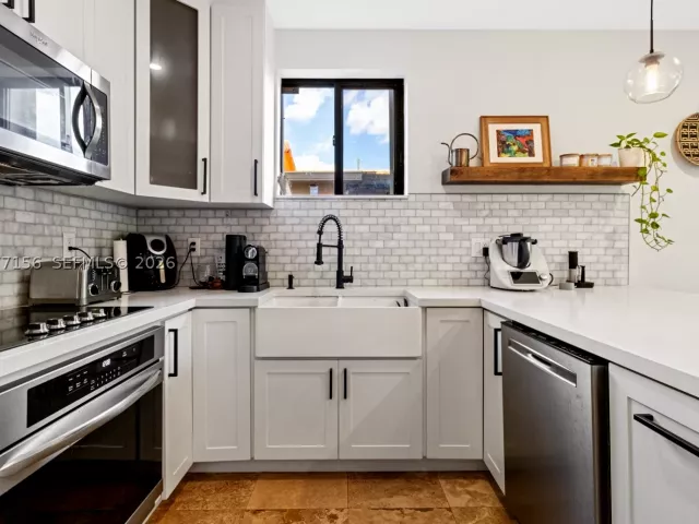 3-bedroom home for sale in Miami - 1211 SW 14th Ave 1211 - MondialRealty