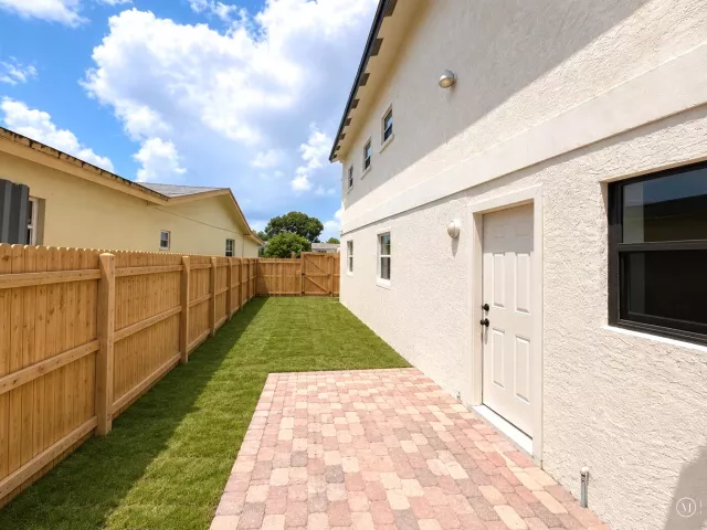 4-bedroom home for rent in Deerfield Beach - 472 NW 2ND Terrace - MondialRealty