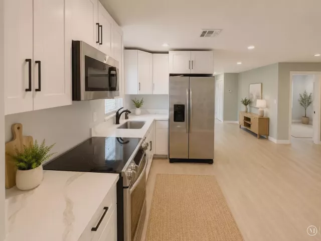 4-bedroom home for rent in Deerfield Beach - 472 NW 2ND Terrace - MondialRealty