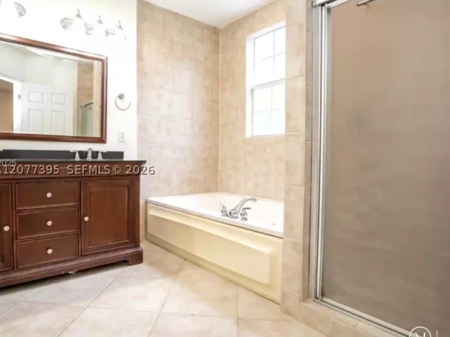 3-bedroom home for rent in Wilton Manors - 2685 NE 9th Ave 4 - MondialRealty