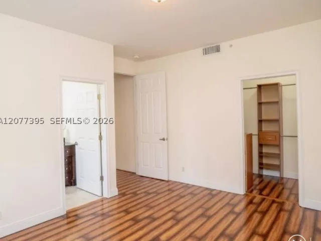 3-bedroom home for rent in Wilton Manors - 2685 NE 9th Ave 4 - MondialRealty