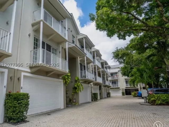 3-bedroom home for rent in Wilton Manors - 2685 NE 9th Ave 4 - MondialRealty