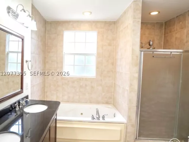 3-bedroom home for rent in Wilton Manors - 2685 NE 9th Ave 4 - MondialRealty