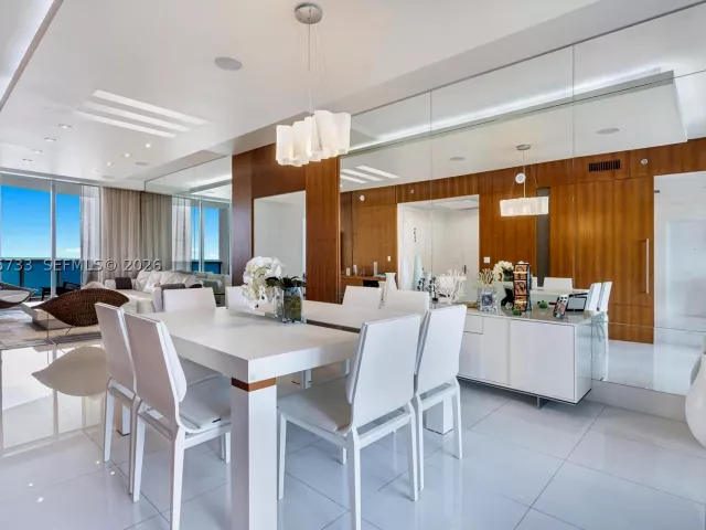 3-bedroom condo for rent in Sunny Isles Beach - 16001 SW Collins Ave 2406 - MondialRealty