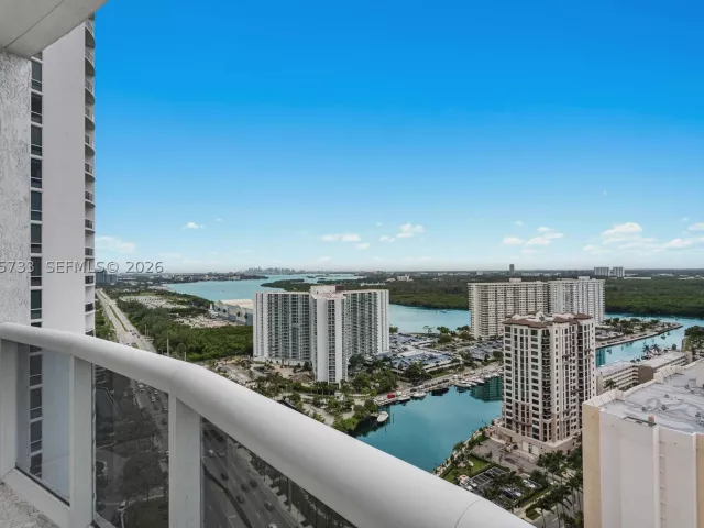 3-bedroom condo for rent in Sunny Isles Beach - 16001 SW Collins Ave 2406 - MondialRealty