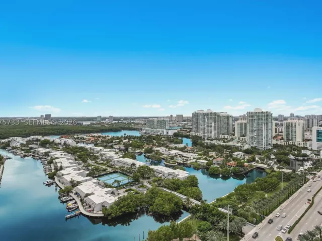3-bedroom condo for rent in Sunny Isles Beach - 16001 SW Collins Ave 2406 - MondialRealty