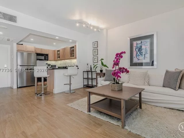1-bedroom condo for rent in Miami Beach - 2301 Collins Ave 1242 - MondialRealty