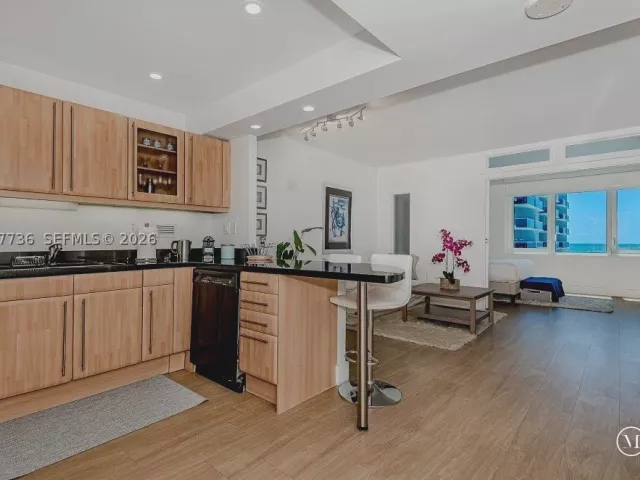 1-bedroom condo for rent in Miami Beach - 2301 Collins Ave 1242 - MondialRealty