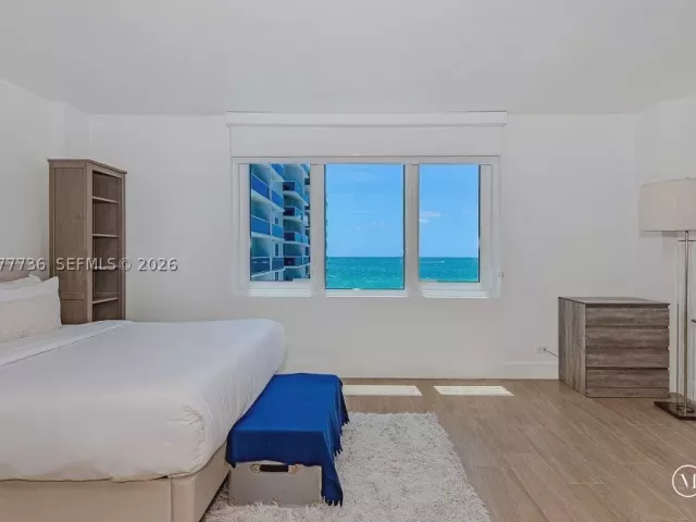 1-bedroom condo for rent in Miami Beach - 2301 Collins Ave 1242 - MondialRealty