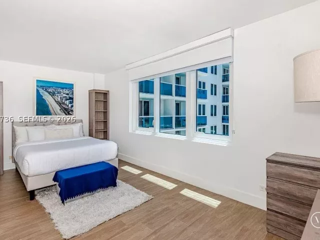 1-bedroom condo for rent in Miami Beach - 2301 Collins Ave 1242 - MondialRealty