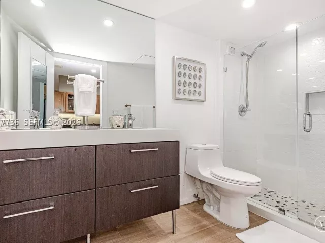 1-bedroom condo for rent in Miami Beach - 2301 Collins Ave 1242 - MondialRealty