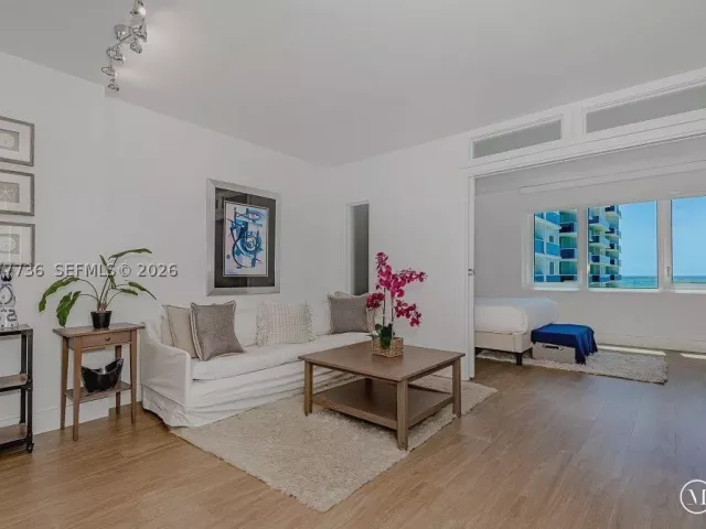 1-bedroom condo for rent in Miami Beach - 2301 Collins Ave 1242 - MondialRealty