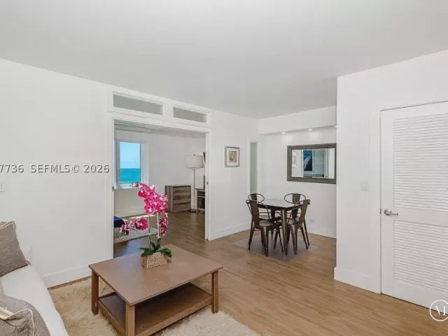 1-bedroom condo for rent in Miami Beach - 2301 Collins Ave 1242 - MondialRealty