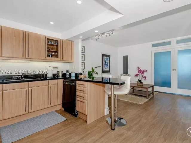 1-bedroom condo for rent in Miami Beach - 2301 Collins Ave 1242 - MondialRealty