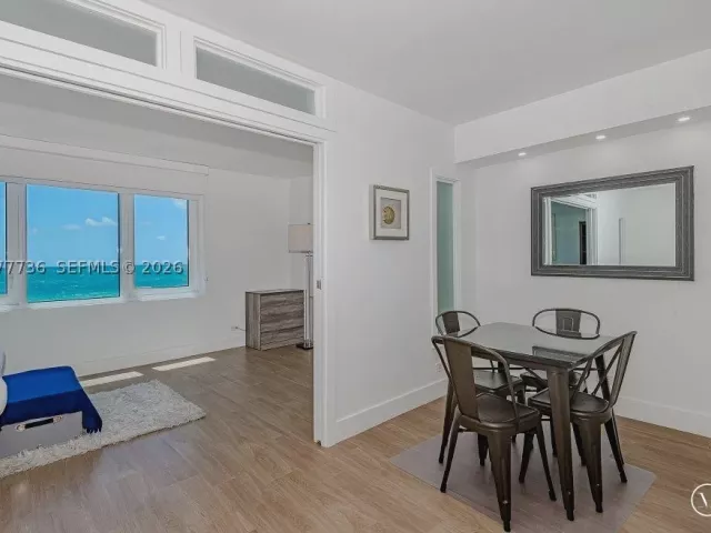 1-bedroom condo for rent in Miami Beach - 2301 Collins Ave 1242 - MondialRealty