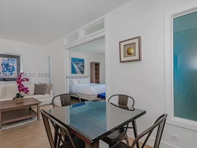 1-bedroom condo for rent in Miami Beach - 2301 Collins Ave 1242 - MondialRealty