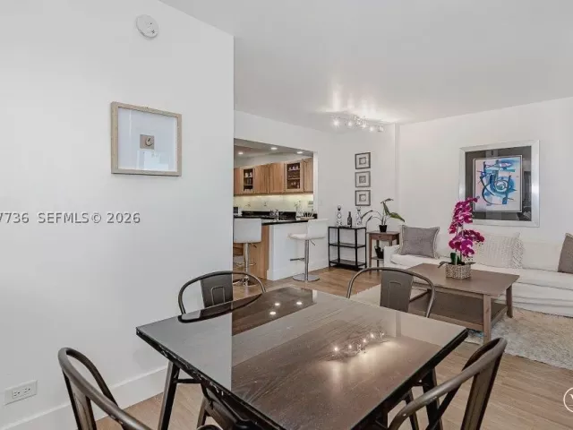 1-bedroom condo for rent in Miami Beach - 2301 Collins Ave 1242 - MondialRealty