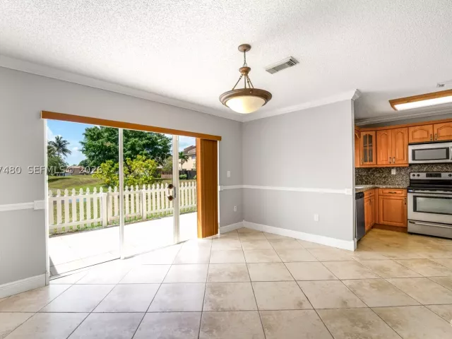 2-bedroom home for sale in Miami - 15354 SW 36th Ter - MondialRealty