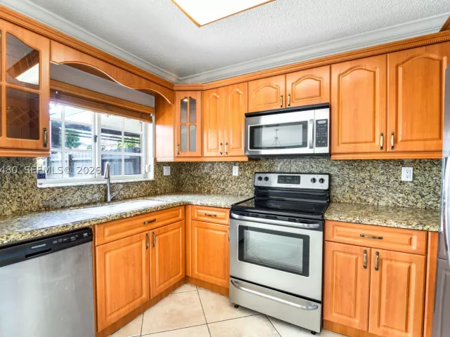 2-bedroom home for sale in Miami - 15354 SW 36th Ter - MondialRealty