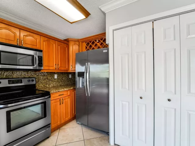 2-bedroom home for sale in Miami - 15354 SW 36th Ter - MondialRealty