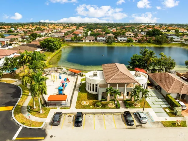 2-bedroom home for sale in Miami - 15354 SW 36th Ter - MondialRealty