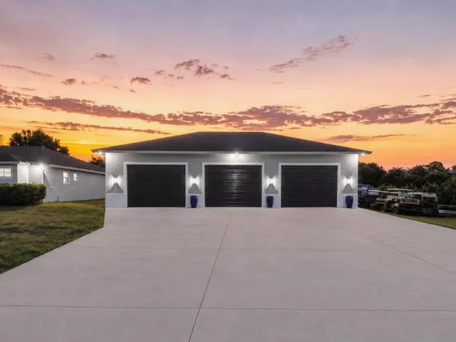 4-bedroom home for sale in West Palm Beach - 12291 70th Place N - MondialRealty