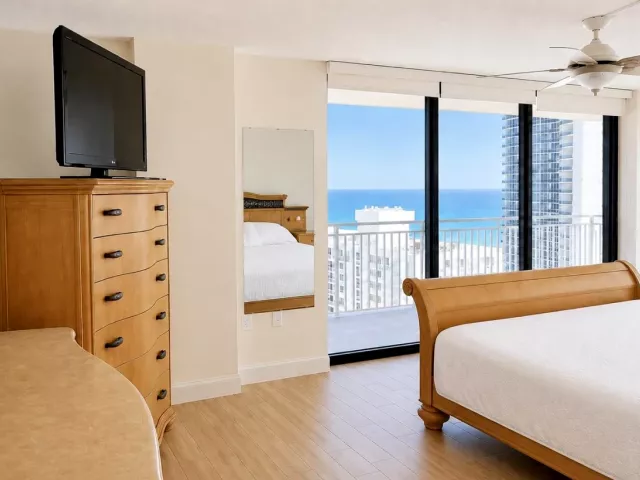 2-bedroom condo for sale in Sunny Isles Beach - 210 174TH Street 1901 - MondialRealty
